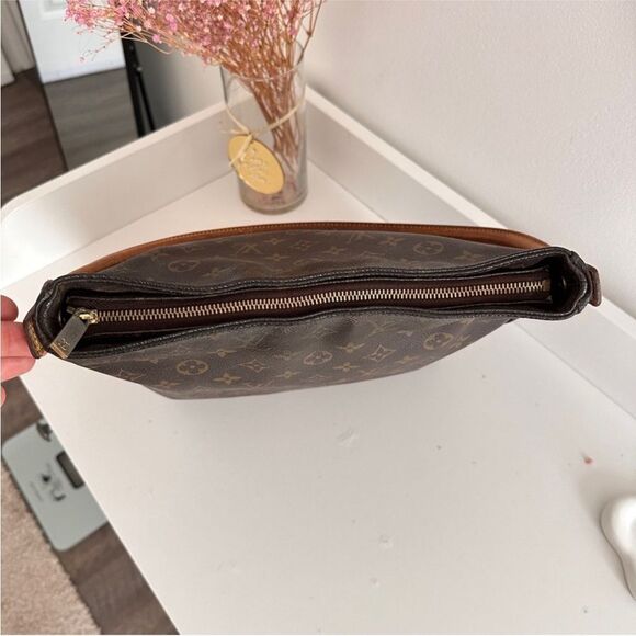 ✅AUTHENTIC✅LOUIS VUITTON LOOPING GM - Picture 9 of 15